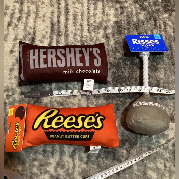 Hershey’s Dog Toys, crinkle and squeak, Reese’s, Hershey’s and a a Kiss - Picture 1 of 2
